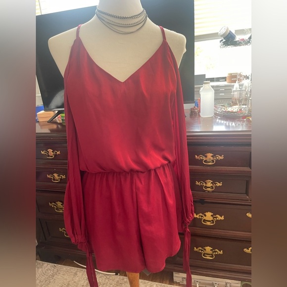 Cut Out Romper - Picture 6 of 8